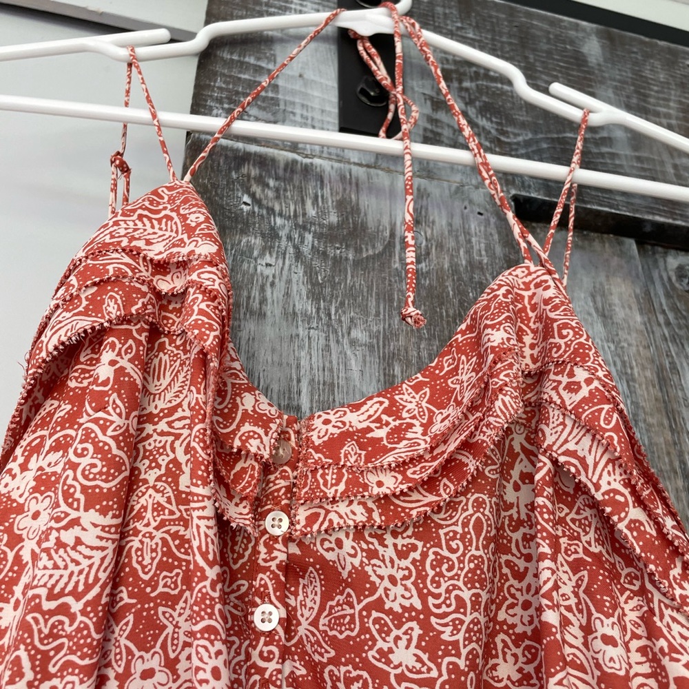 Very cute light weight dress.